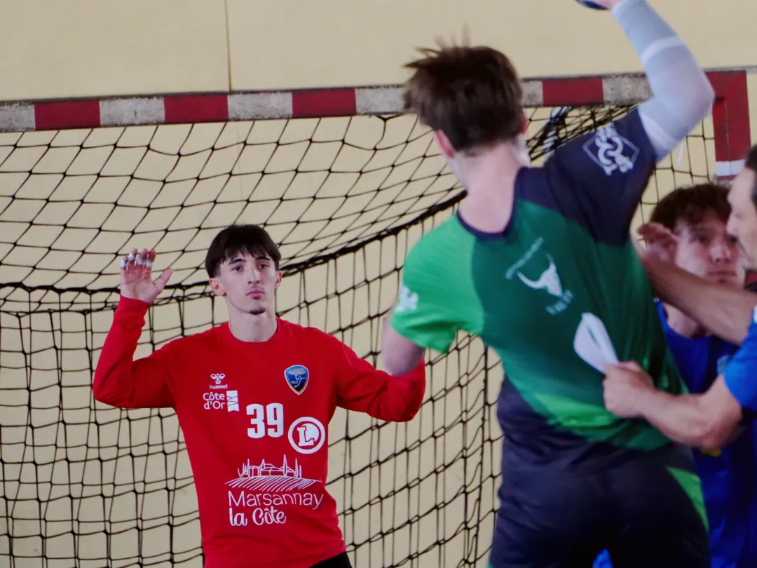 Match de handball du CL Marsannay, Marsannay-la-Côte : le gardien face à un tir